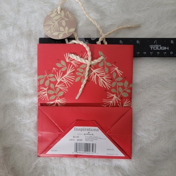 Hallmark Christmas Gift Bags 6 XS / 9 Small Tissue Paper Metallic String Holiday - Picture 3 of 10